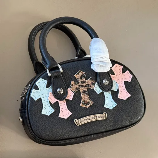 CHROME HEARTS クロムハーツ タイニー ジムバッグ セメタリークロスパッチ CHチャーム レザーバッグ メンズ レディース CH2002