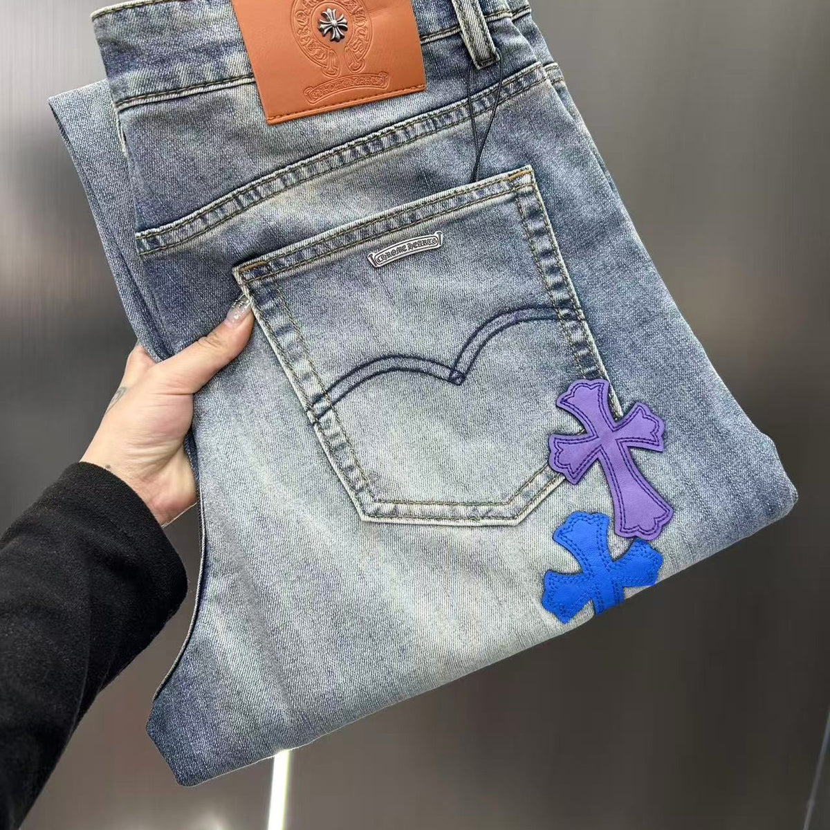 CHROME HEARTS クロムハーツ クロスレザーパッチ デニムパンツ ライトグレーブルー ウォッシュド