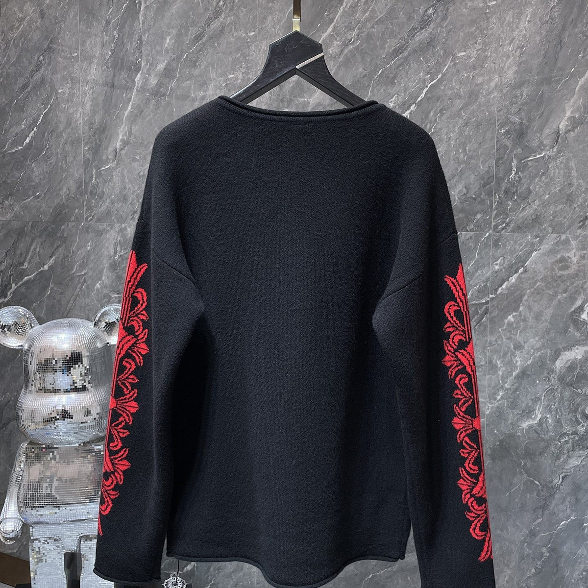 CHROME HEARTS クロムハーツ 秋冬 レッドクロス エナメルレザー刺繍 ニットセーター ブラック - Image 4