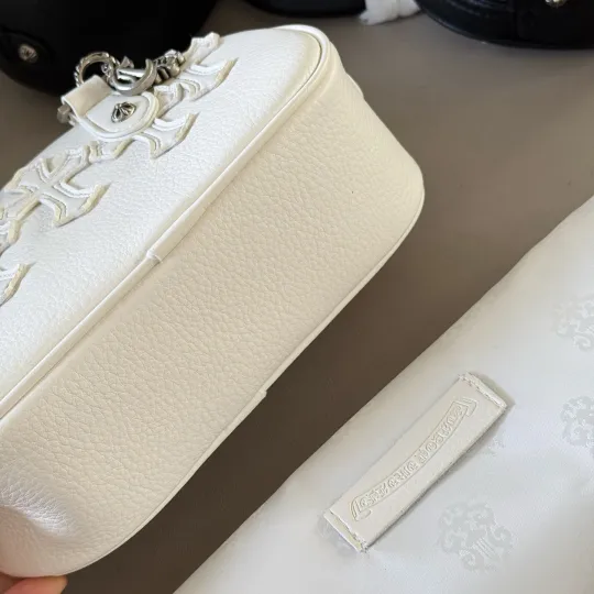 CHROME HEARTS クロムハーツ タイニー ジムバッグ セメタリークロスパッチ CHチャーム レザーバッグ メンズ レディース CH2002