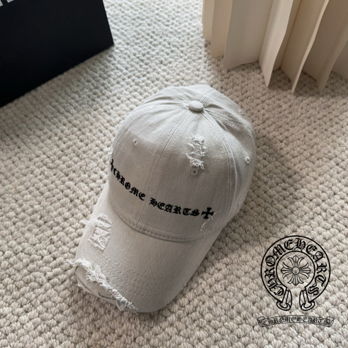 クロムハーツ CHROME HEARTS ベースボールキャップ ライトグレー ダメージホールデザイン - 商品画像 1