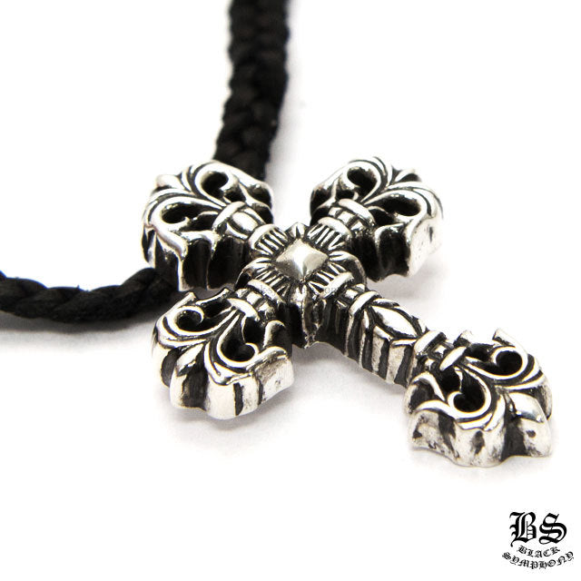 CHROME HEARTS クロムハーツ フィリグリークロス ペンダント XS 925シルバー レザーコード ネックレス