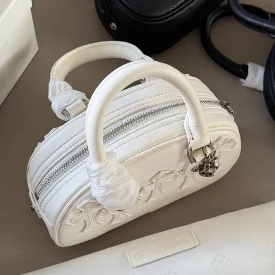 CHROME HEARTS クロムハーツ タイニー ジムバッグ セメタリークロスパッチ CHチャーム レザーバッグ メンズ レディース CH2002