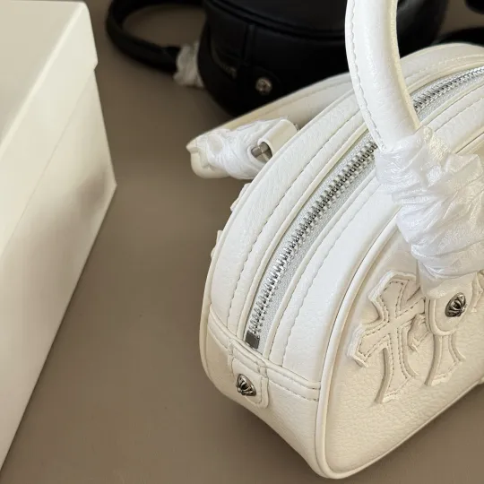 CHROME HEARTS クロムハーツ タイニー ジムバッグ セメタリークロスパッチ CHチャーム レザーバッグ メンズ レディース CH2002